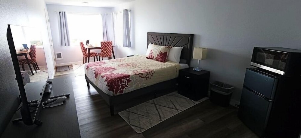 Silver Sands Motel - photo 15