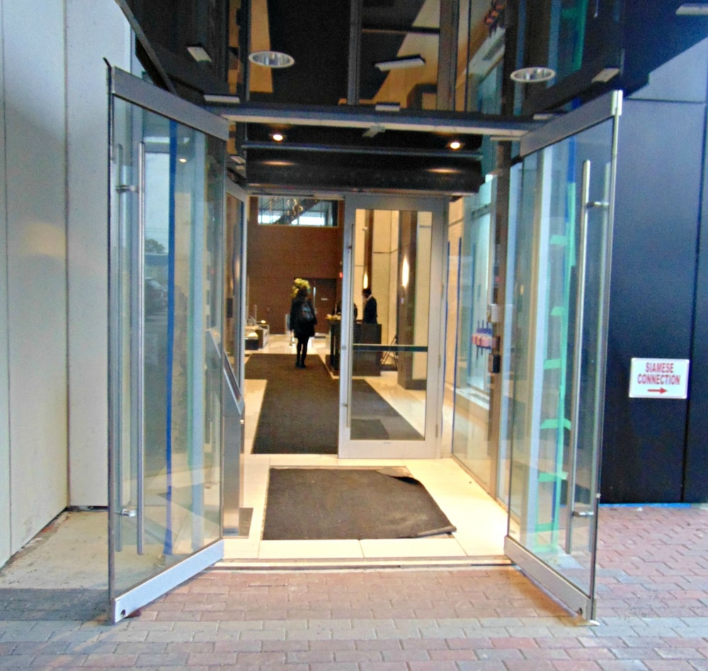 Executive Suites at St. Clair West — 4-Star Luxury Hotel in Toronto, Canada