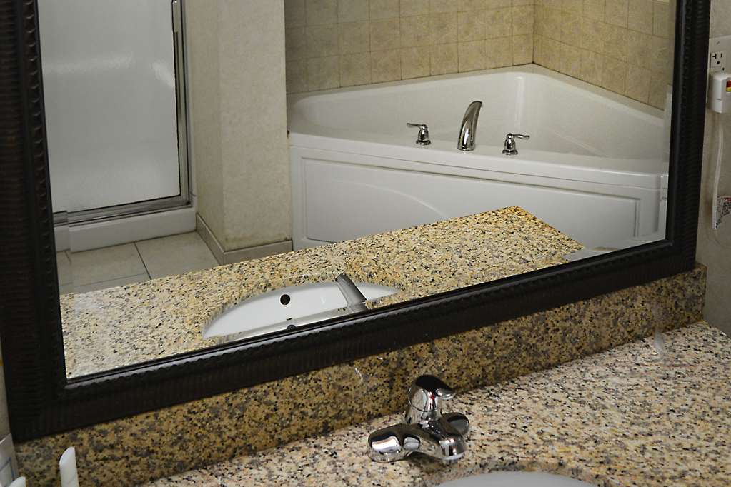 Clarion Hotel Philadelphia International Airport - photo 10