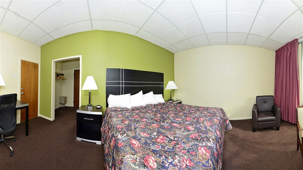 Days Inn by Wyndham Oil City Conference Center pet-friendly hotel Oil City