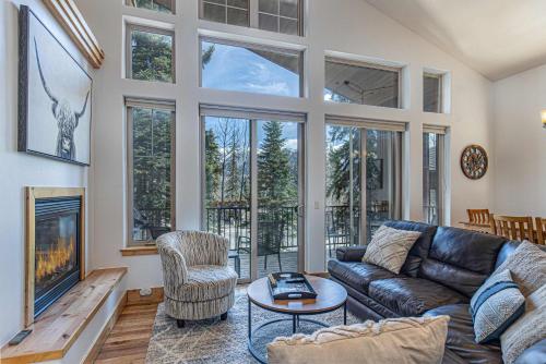 Alpenglow Ski n Ski Out with Amazing Views in Durango, United States