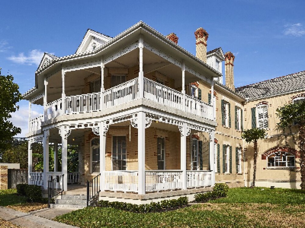 The Olivia Mansion - photo 30