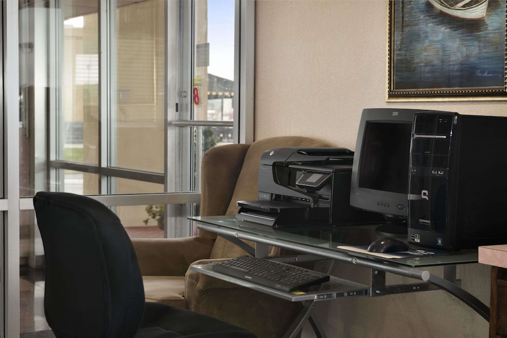 Super 8 by Wyndham Meridian - photo 30