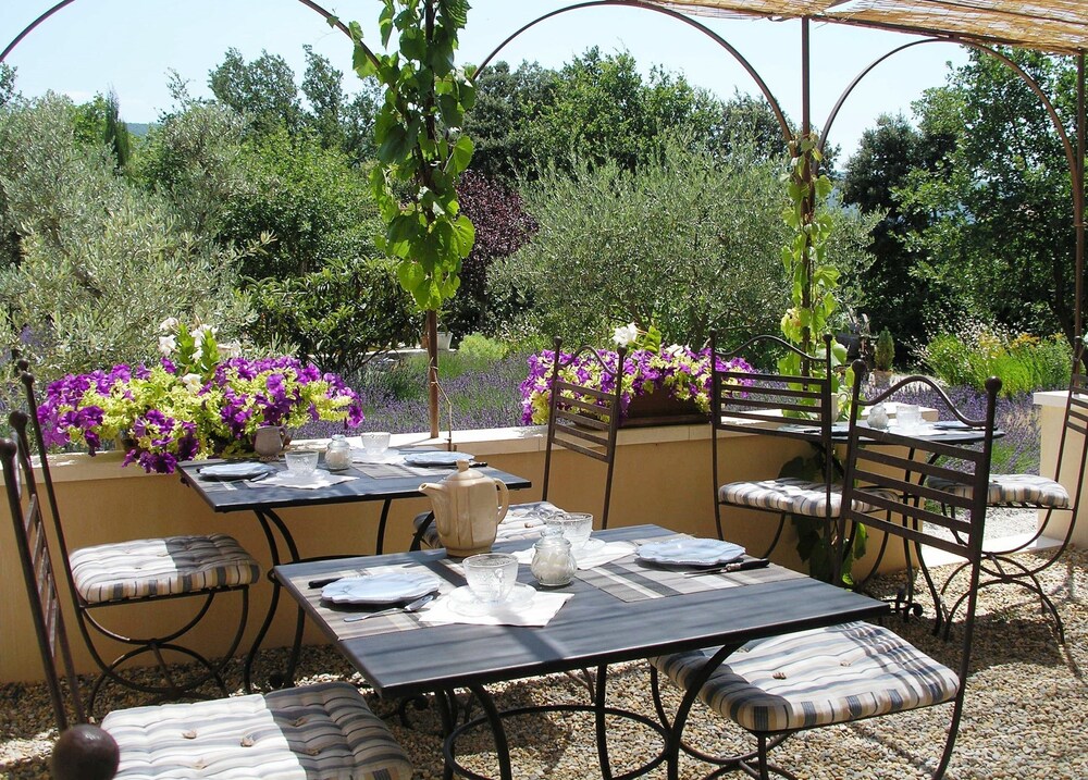 Le Clos des Lavandes — 4-Star Luxury Hotel in Goult, France