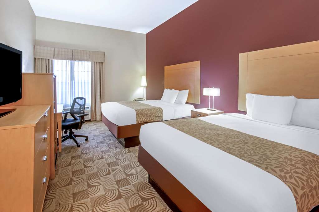 La Quinta Inn & Suites by Wyndham Tucumcari - photo 31