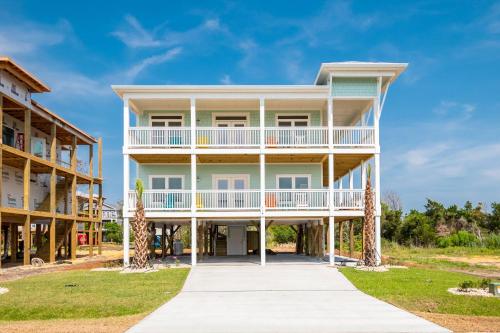 Pappys Place by Oak Island Accommodations - featured photo