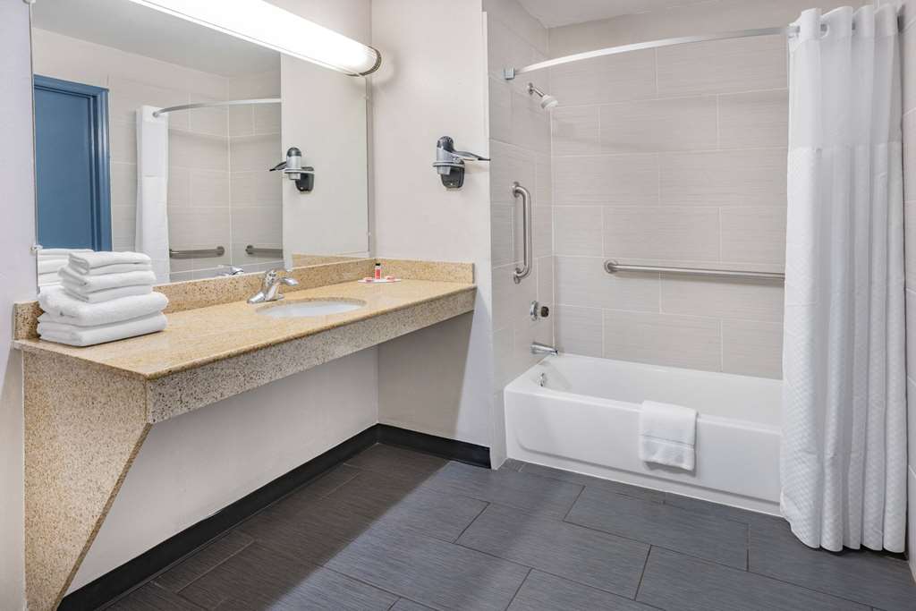 Days Inn by Wyndham Raleigh Glenwood Crabtree - photo 22