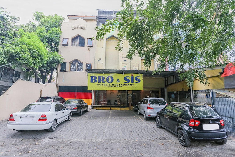 Oyo 94348 Bro & Sis in Bekasi, Indonesia
