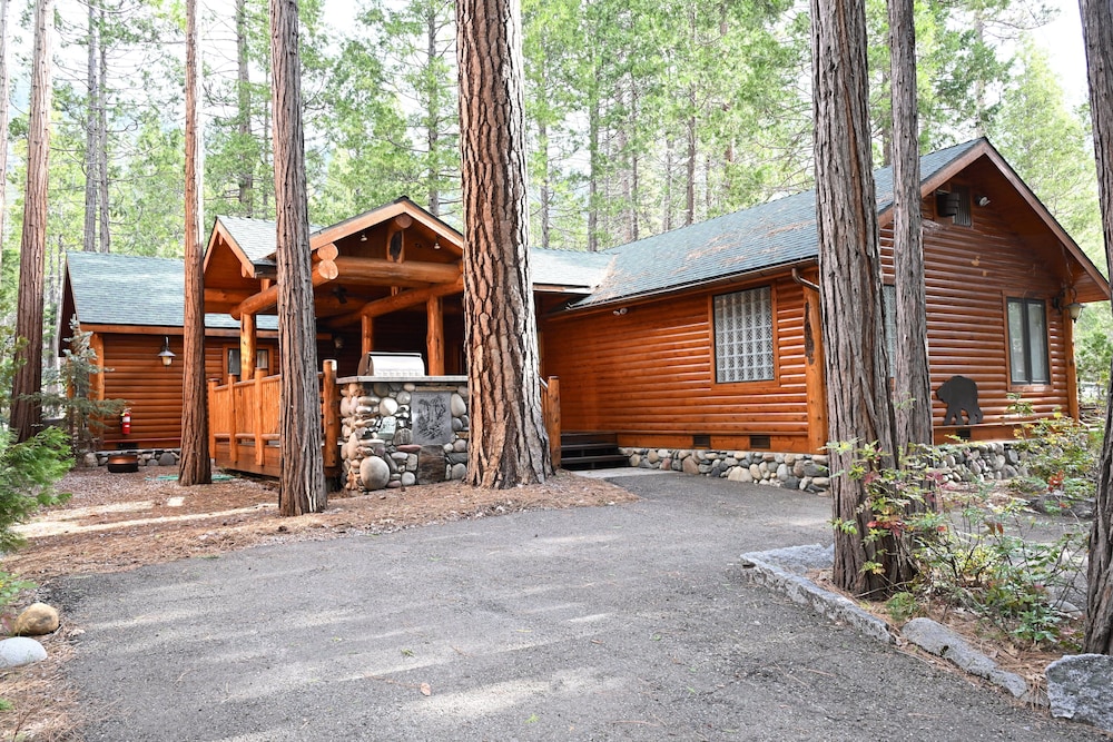 Grizzly Giant — hotel in California