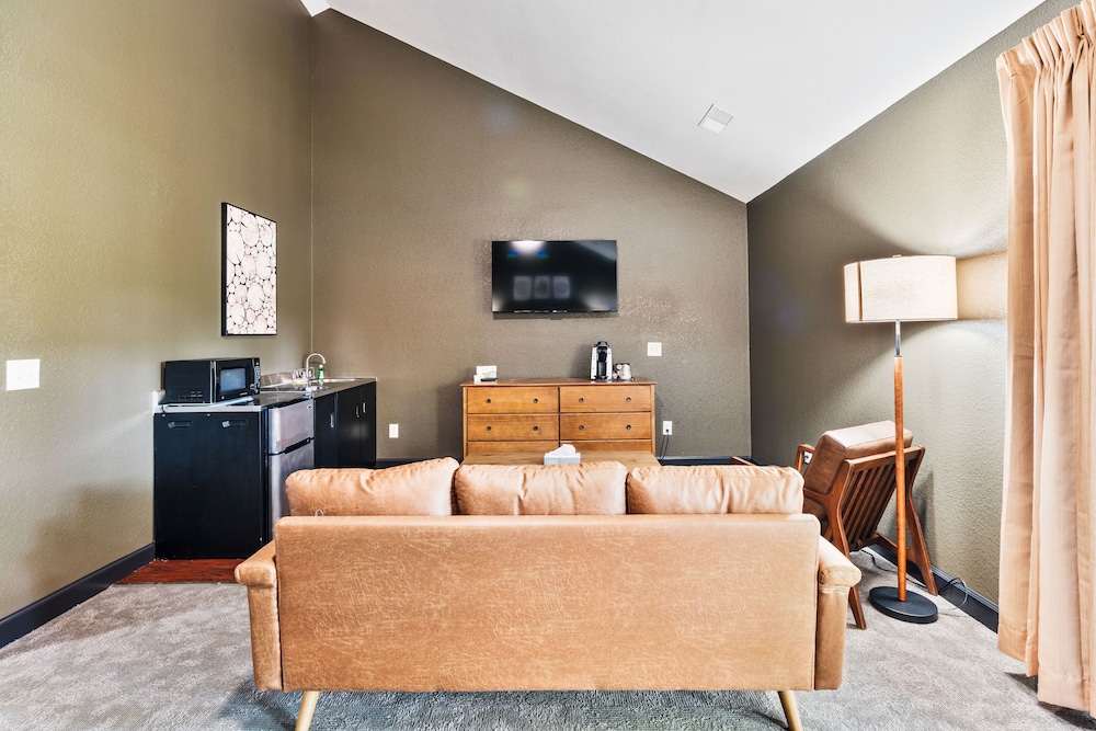 Tremont Lodge & Resort - photo 107