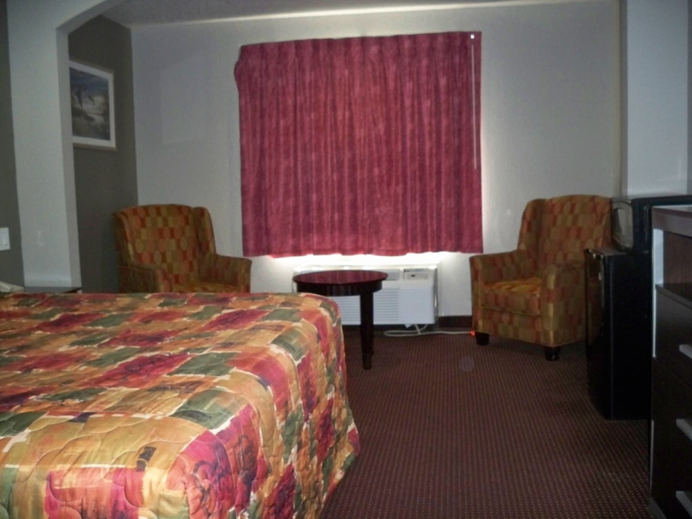 Scottish Inn & Suites - photo 34