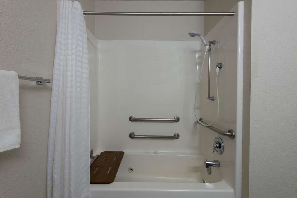 La Quinta Inn & Suites by Wyndham Erie - photo 29