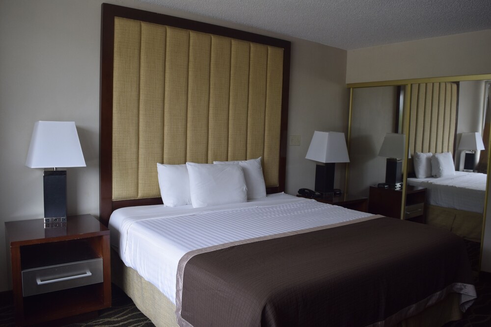 Landmark Inn Hartsville - photo 19