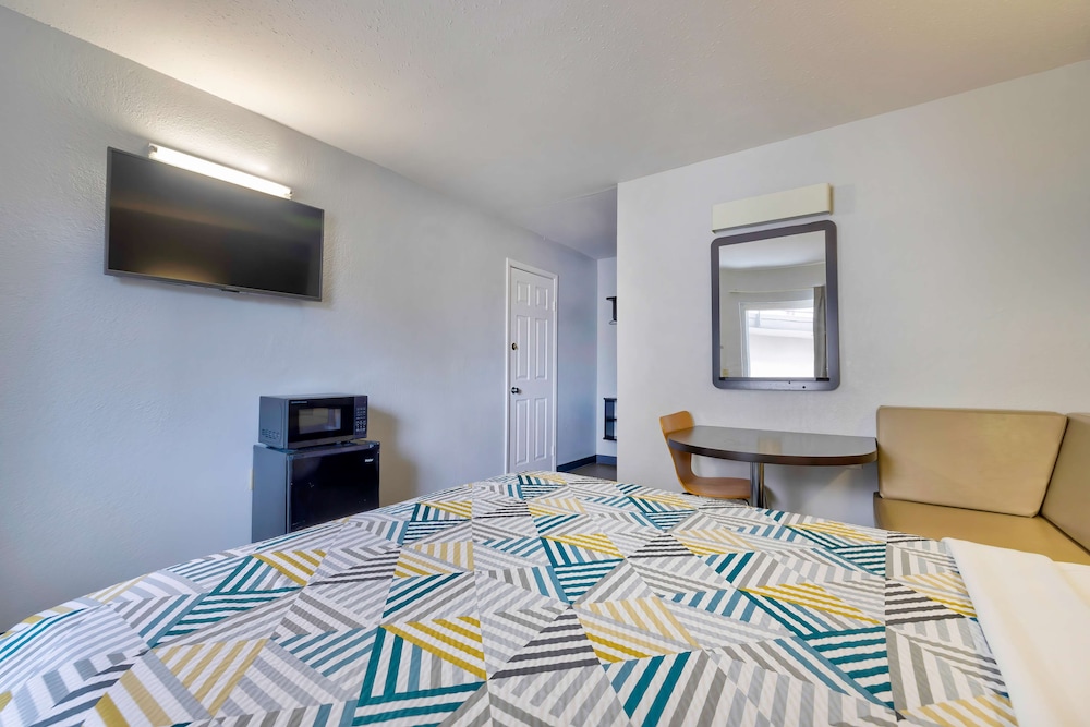 Motel 6 Oshkosh WI - photo 15
