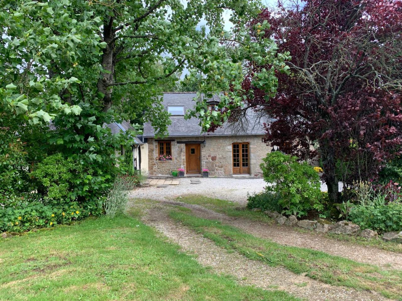 Maison la Bureliere Holiday Home for Families Groups Couples — 4-Star Luxury Hotel in Gorron, France