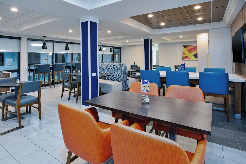 Holiday Inn Express Sault Ste. Marie by IHG - photo 42