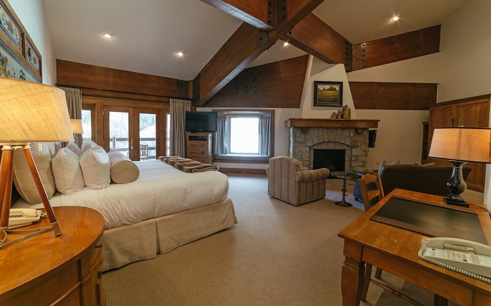 Luxury King Room Hotel Room - photo 4