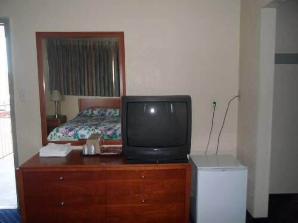 Bay Bridge Inn - photo 16