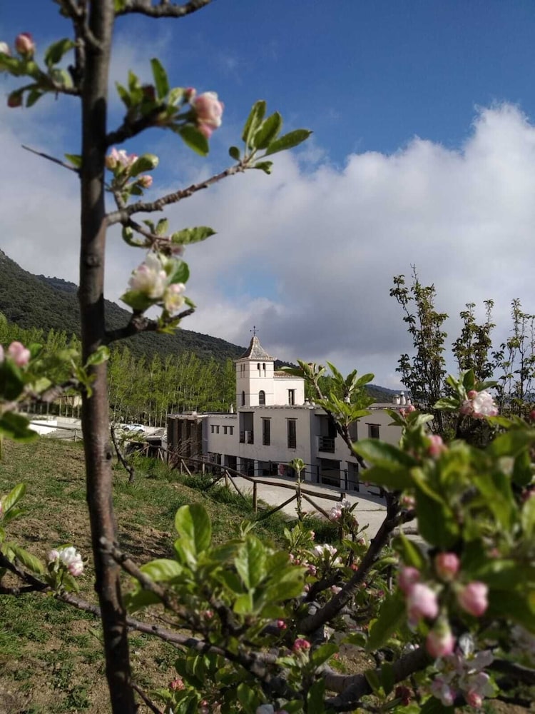 La Nueva Alcazaba - carbon neutral hotel in Busquistar