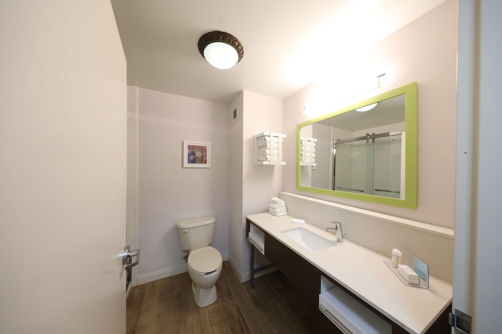 Hampton Inn Hutchinson - photo 56