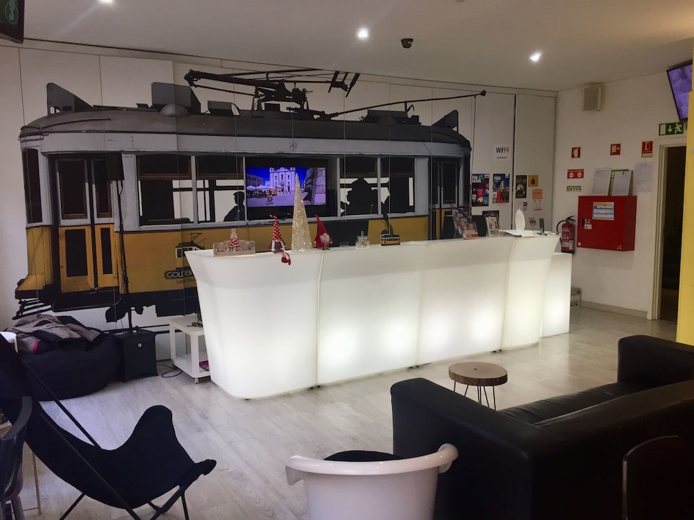 Golden Tram 242 Lisbonne Hostel