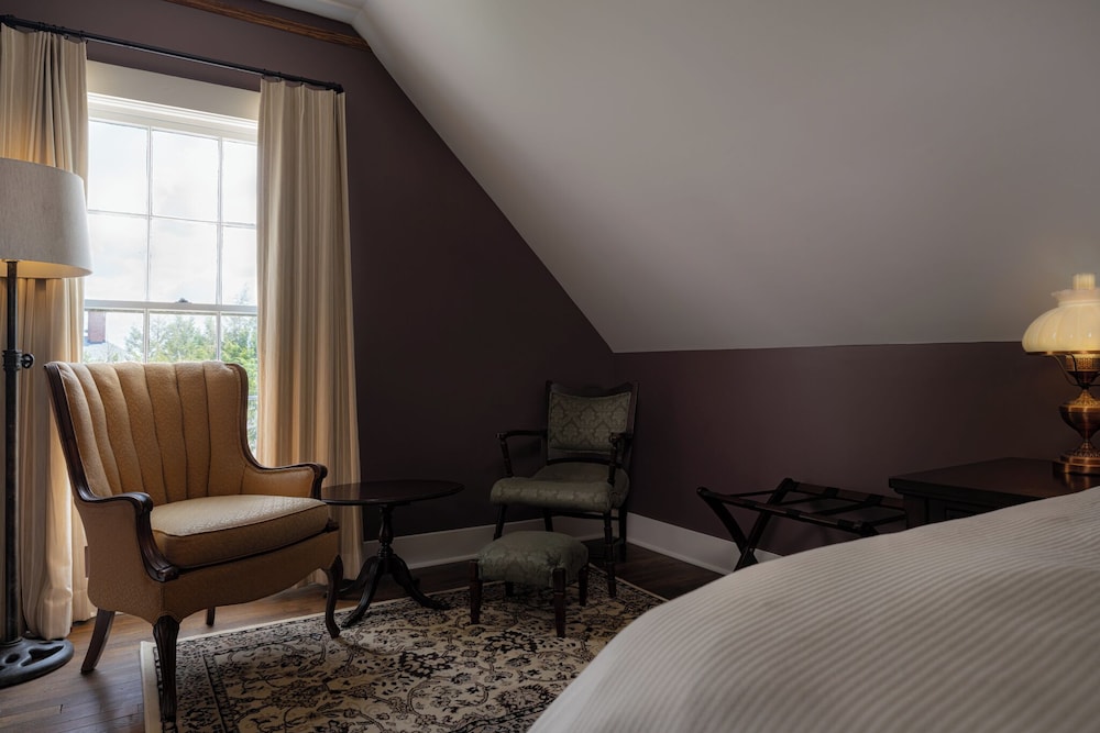The NuWray Hotel & Carriage House - photo 40