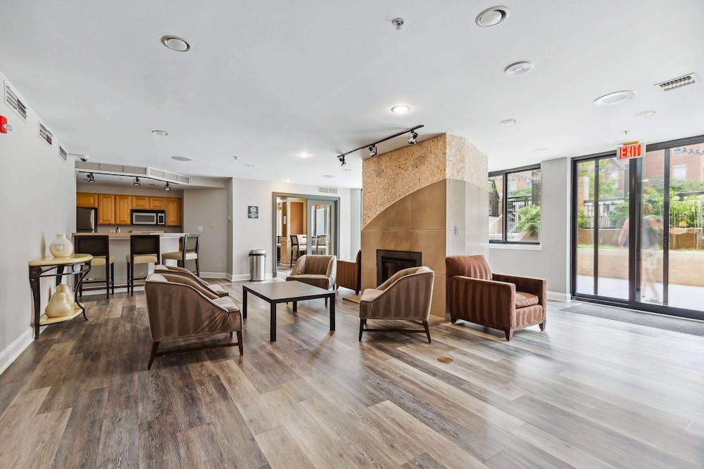 2BR Luxury City Suite With Gym & Pool — 4-Star Luxury Hotel in Arlington, United States