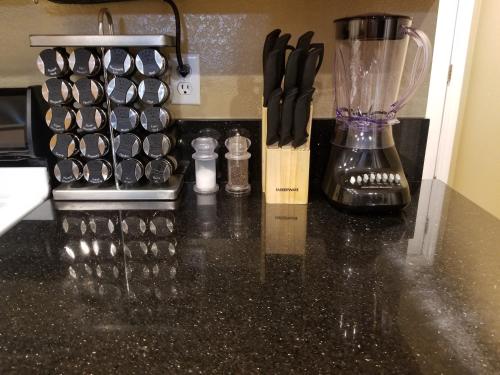 Close To Strip Very Private Gated Huge Floorplan Wifi Washer&Dryer in Paradise, United States