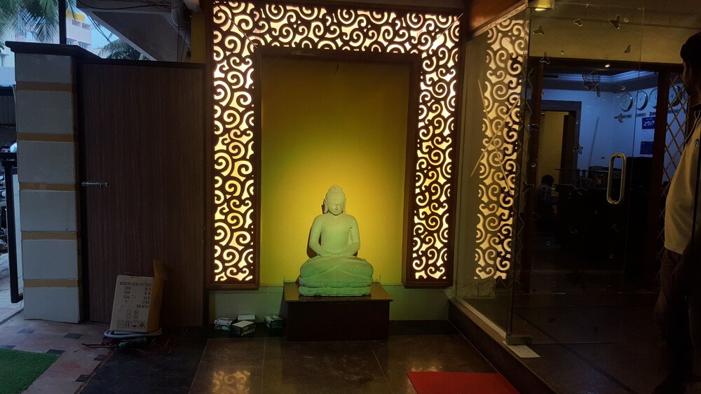 Maple Suites - carbon neutral hotel in Bengaluru