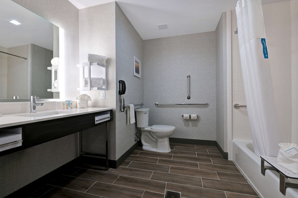 Hampton Inn & Suites Houston East Beltway 8 - photo 47