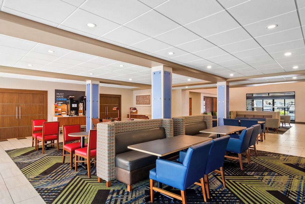 Holiday Inn Express & Suites Jacksonville SE Med Ctr Area by IHG - photo 48
