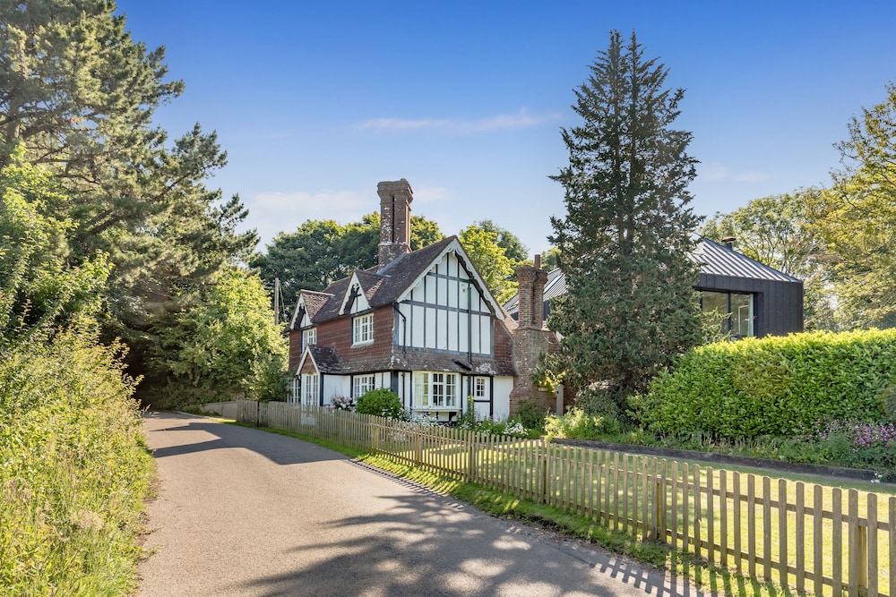 Danny Lodge By Huluki Sussex Stays 10523793 — Hassocks