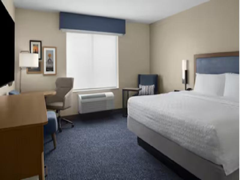 Hampton Inn & Suites By Hilton Long Island Farmingdale - photo 12