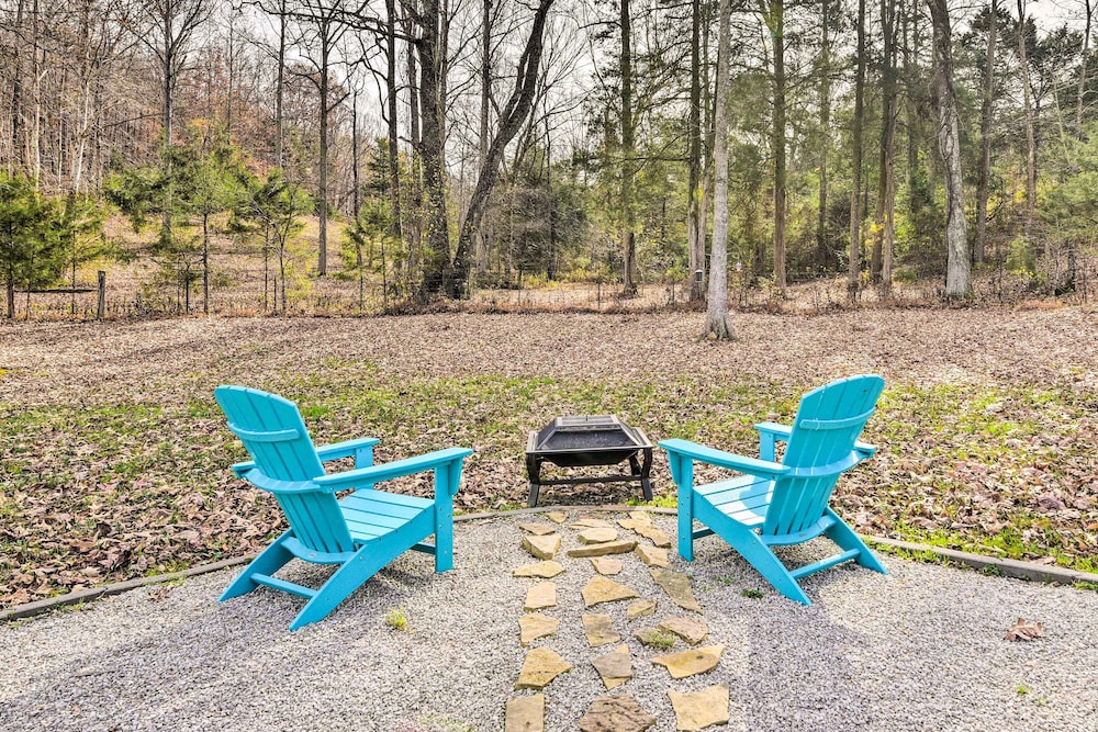Secluded Retreat on 2 Acres Near Dale Hollow Lake — hotel in Burkesville