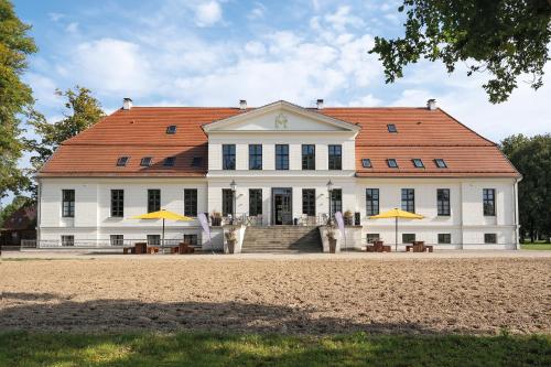 Peter's Resort - carbon neutral hotel in Unknown City