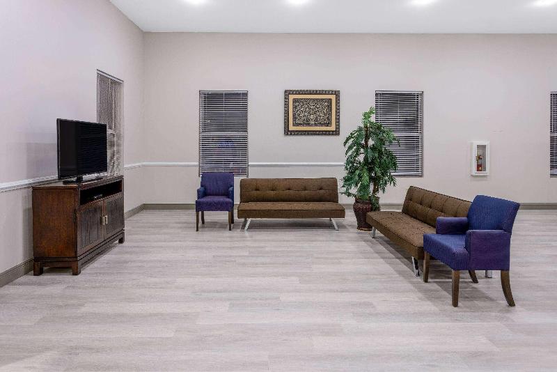 Travelers Inn - photo 15