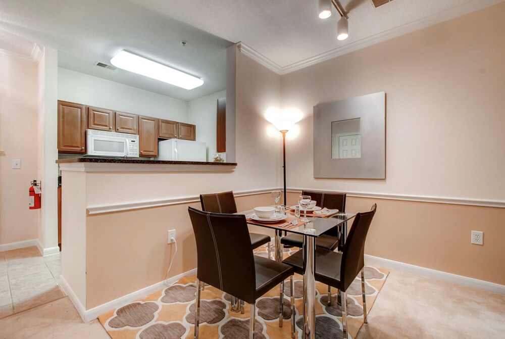 Global Luxury Suites at the Junction - photo 8