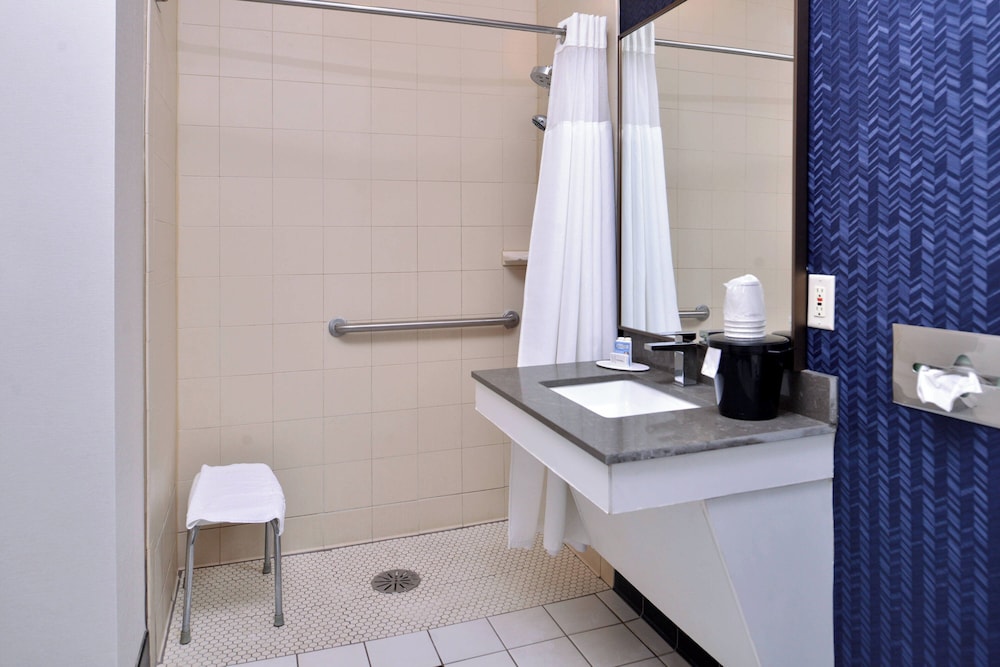 Fairfield Inn & Suites by Marriott Beloit - photo 19