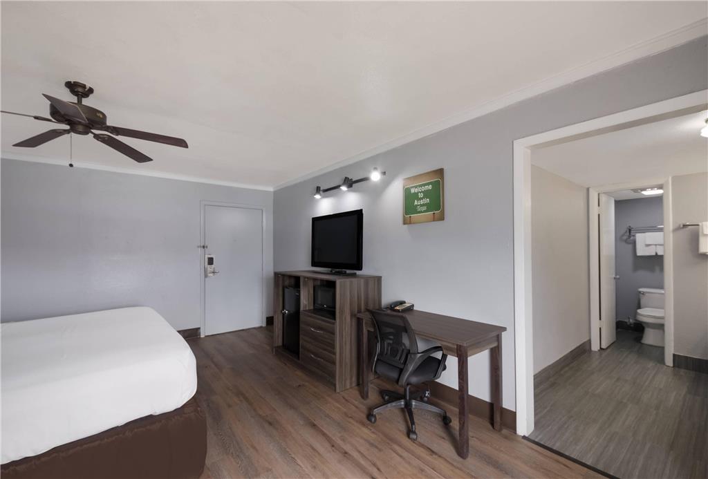 Econo Lodge Austin North near The Domain - photo 21