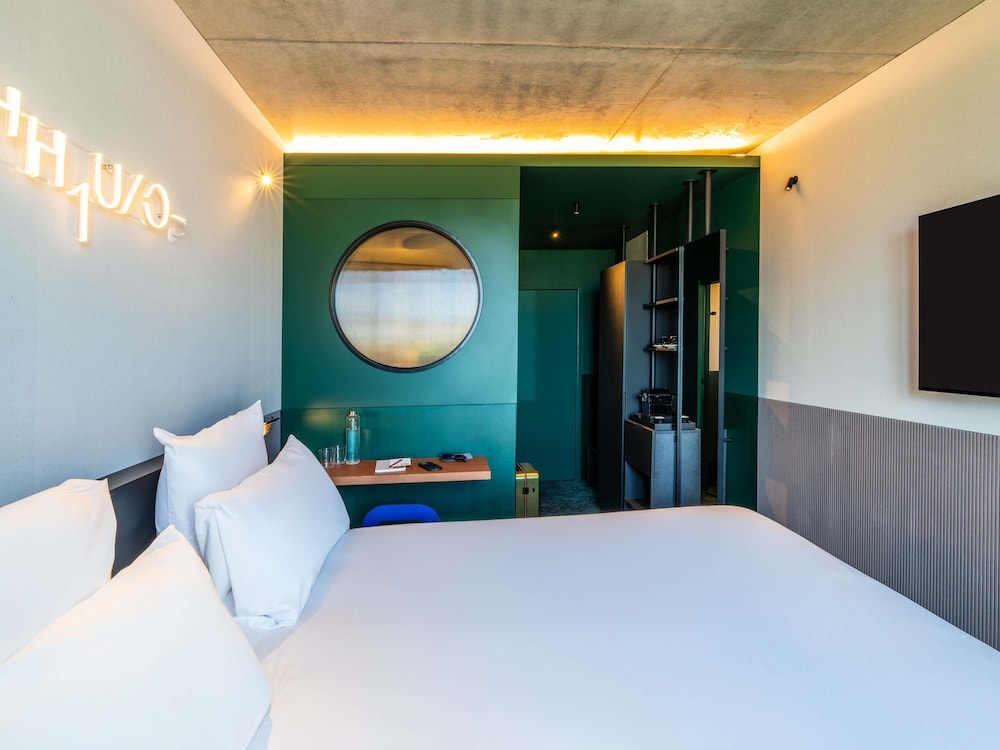 Tribe Paris Clichy — Clichy