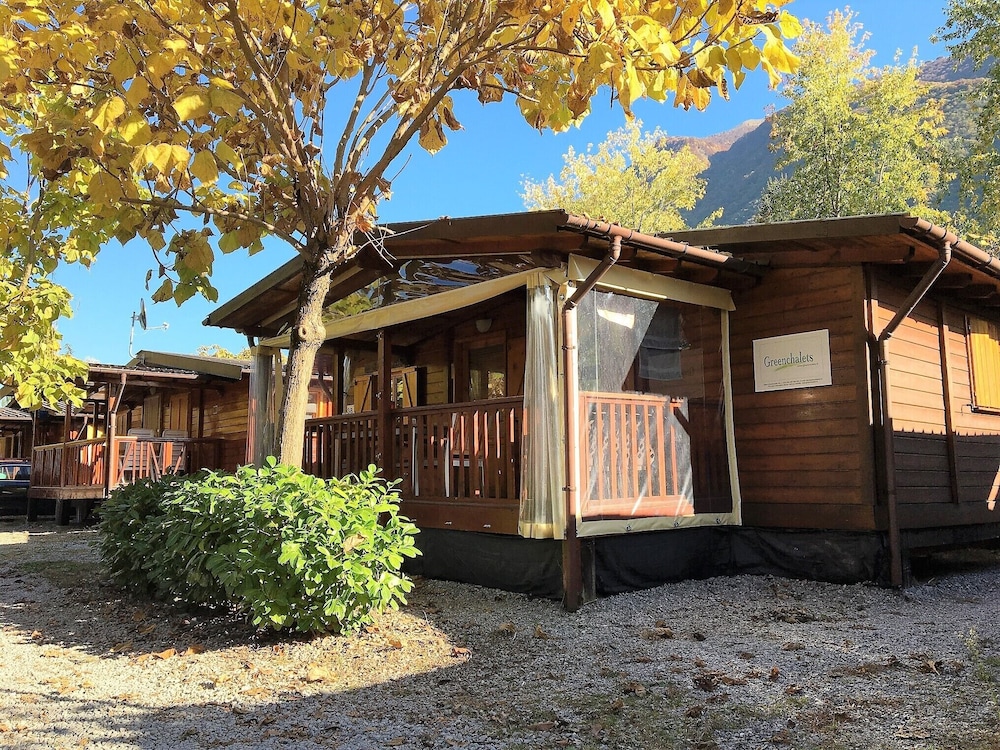 Greenchalets Lago di Lugano Porlezza — hotel in Porlezza