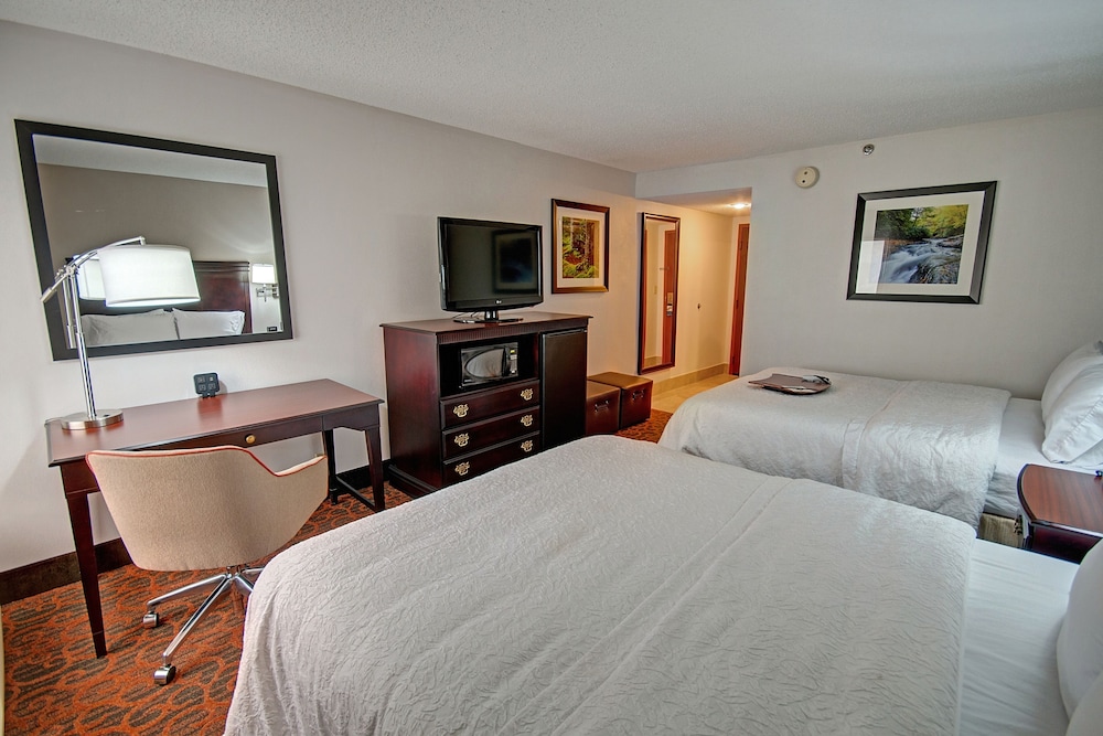 Hampton Inn Parkersburg Mineral Wells - photo 8