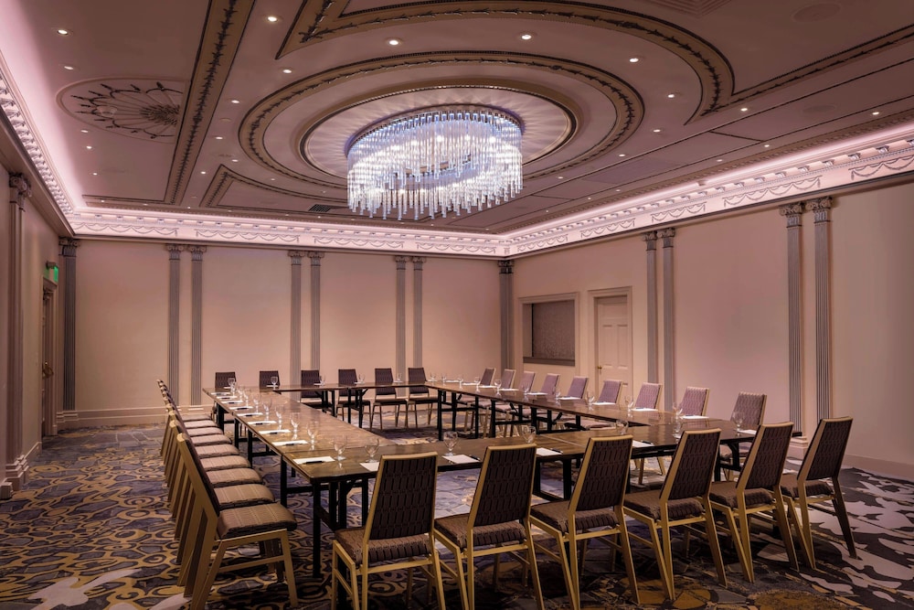 Sheraton Commander Hotel - photo 63