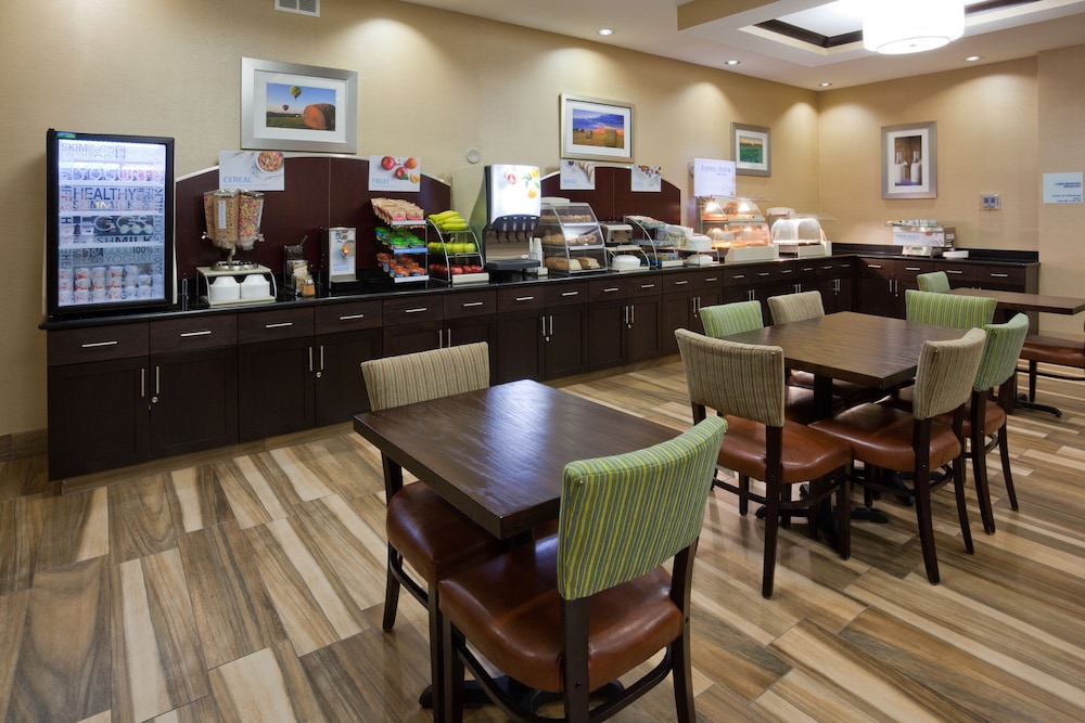 Holiday Inn Express Hotel & Suites Fort Dodge by IHG - photo 29