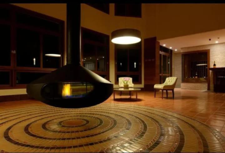 Vista para Pedra Azul e TV de 85” in Pedra Azul, Brasil