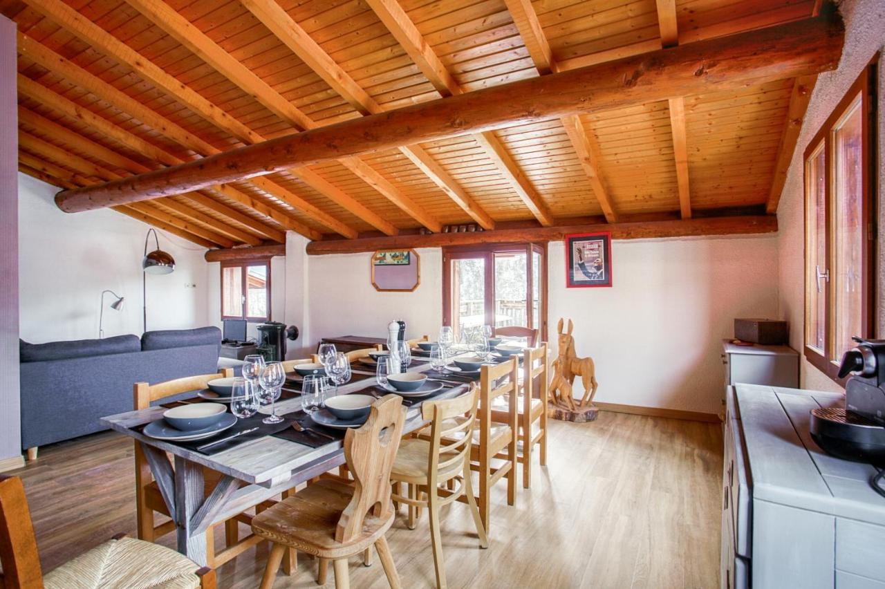 Le Petit Paradis Chalet Au Coeur Des 3 Vallees — 4-Star Luxury Hotel in Saint-Marcel, France