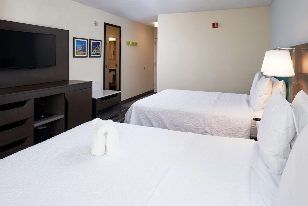 Hampton Inn Greensboro Airport - photo 22
