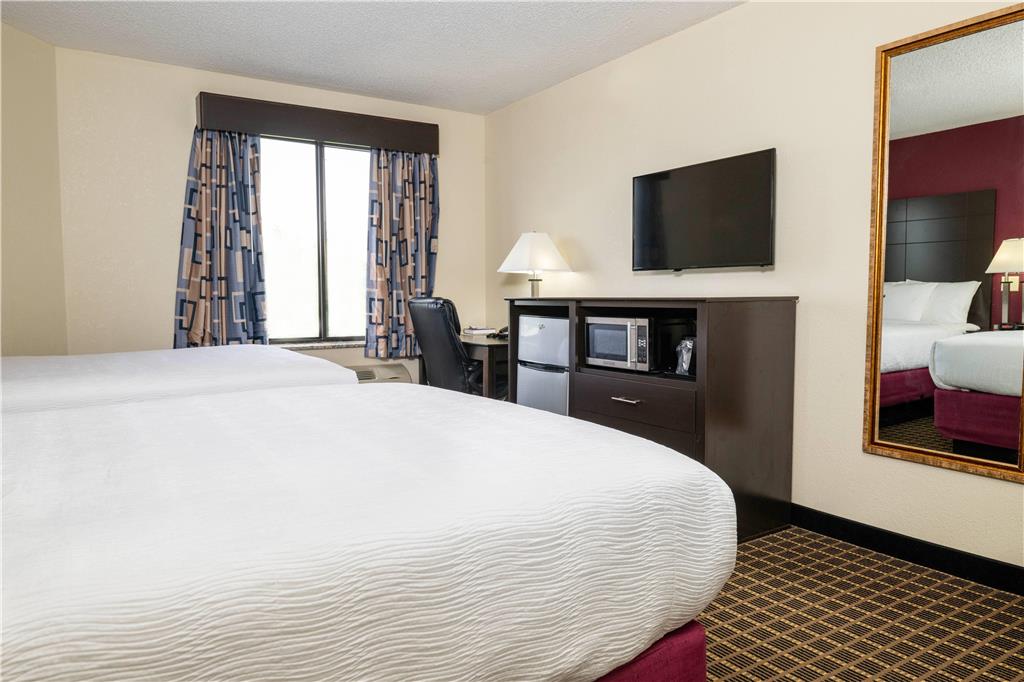 Baymont Inn & Suites by Wyndham Mukwonago - photo 17