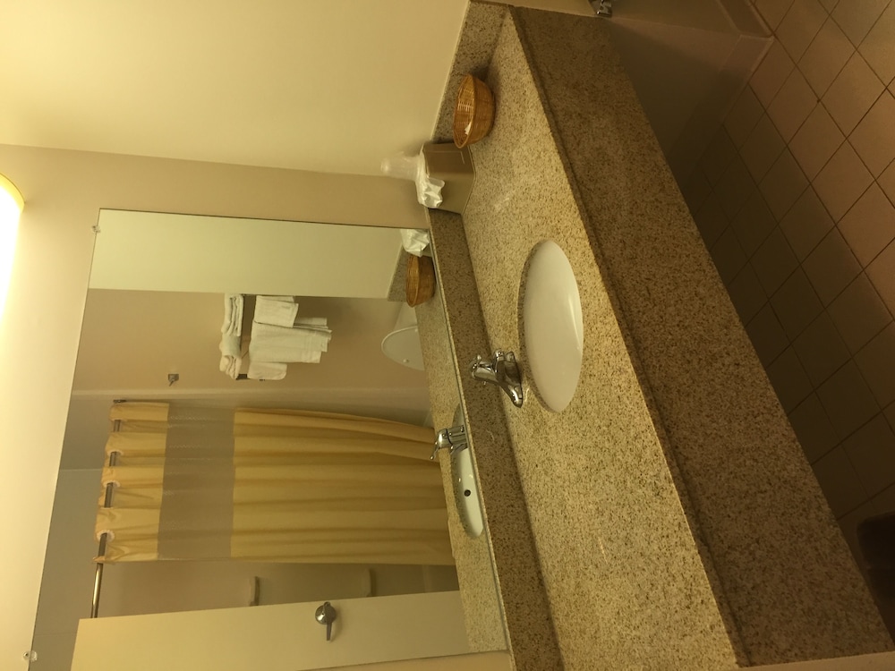 Red Carpet Inn Chambersburg - photo 12