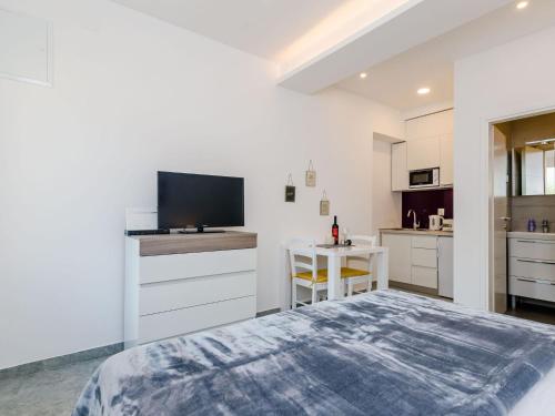 Apartments L&M Studio Apartment with Terrace Vlahini
